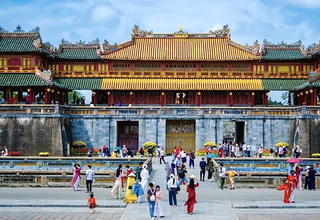 Sôi động không khí du xuân tại Đại nội Huế đầu năm Bính Ngọ