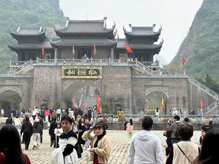 Ninh Bình đón gần 1,4 triệu lượt khách dịp Tết, doanh thu ước đạt trên 2.040 tỷ đồng