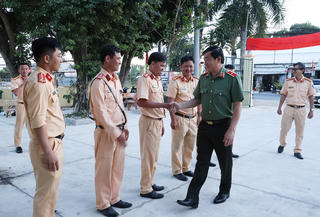 Giám đốc Công an tỉnh An Giang thăm, động viên Công an cơ sở trực Tết Nguyên đán Giám đốc Công an tỉnh An Giang thăm, động viên Công an cơ sở trực Tết Nguyên đán