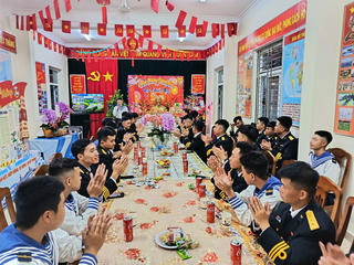 Xuân giữ biển của những "chiến binh nước" Xuân giữ biển của những "chiến binh nước"