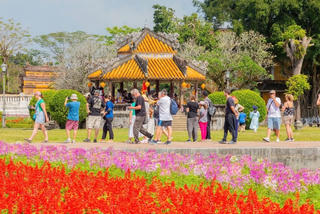 Tết vui tươi, lành mạnh, nghĩa tình