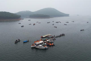 Khẩn trương điều tra vụ chìm tàu làm 6 người tử vong ở hồ Thác Bà