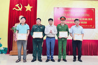 Khen thưởng các tập thể, cá nhân tham gia cứu nạn vụ chìm đò trên sông Gianh