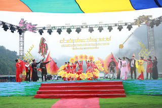 Lễ hội Lồng Tồng Ba Bể: Ngày xuân hội tụ văn hóa dân tộc và báo chí