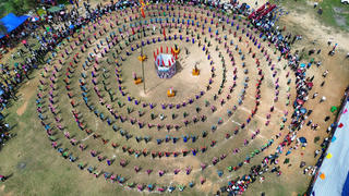 Rực rỡ “Sắc xuân Mường Bo” năm 2026: 568 người hòa vòng đại xoè giữa núi rừng Lào Cai Rực rỡ “Sắc xuân Mường Bo” năm 2026: 568 người hòa vòng đại xoè giữa núi rừng Lào Cai