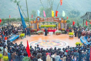 Lào Cai: Rộn ràng hội Gầu Tào đầu xuân ở bản Cát Cát (Sa Pa) Lào Cai: Rộn ràng hội Gầu Tào đầu xuân ở bản Cát Cát (Sa Pa)