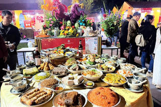 Gìn giữ 'căn cước văn hóa' dân tộc qua mâm cỗ Tết