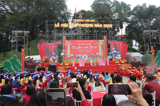 Hơn 200 học sinh tham gia Khai bút đầu xuân Bính Ngọ năm 2026 ở phường Lào Cai