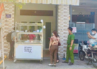 Tp HCM: Nhiều người nhập viện nghi ngộ độc sau khi ăn bánh mì
