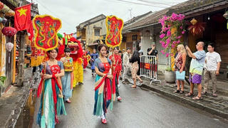 Tết Nguyên tiêu rộn ràng giữa lòng phố cổ Hội An Tết Nguyên tiêu rộn ràng giữa lòng phố cổ Hội An