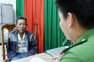 Đối tượng gây tai nạn giao thông bị truy nã ra đầu thú Đối tượng gây tai nạn giao thông bị truy nã ra đầu thú