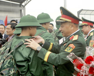 Thanh niên Phú Thọ nô nức lên đường tòng quân