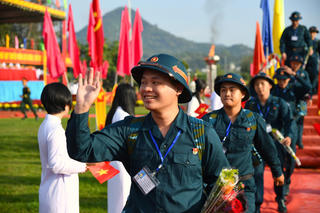 Hàng nghìn thanh niên miền Trung lên đường thực hiện nghĩa vụ thiêng liêng