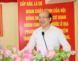 Thứ trưởng Bộ Tư pháp Phan Chí Hiếu tiếp xúc, lắng nghe kiến nghị của cử tri Sông Đốc