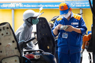 Giá xăng tăng gần 5.000 đồng/lít, dầu tăng gần 8.500 đồng/lít