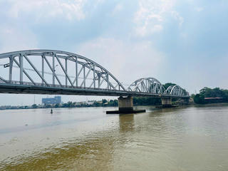 Khẩn trương khắc phục hậu quả sà lan đâm cầu Ghềnh