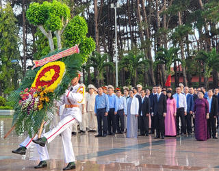 Đắk Lắk: Dâng hương tri ân các anh hùng liệt sĩ tại di tích Nhà đày Buôn Ma Thuột 