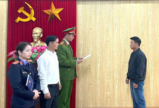 Khởi tố chủ cơ sở sản xuất hàng chục nghìn chai giấm ăn giả tại Ninh Bình