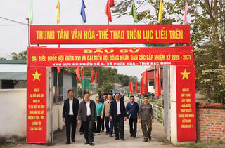 Chủ tịch HĐND tỉnh Nguyễn Việt Oanh kiểm tra công tác chuẩn bị bầu cử tại cơ sở