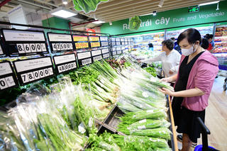 Saigon Co.op tung khuyến mãi đến 50% giữ ổn định giá hàng hóa sau đợt tăng giá xăng