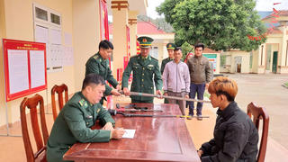 Đồn biên phòng Sen Thượng (Điện Biên): Vận động thu hồi vũ khí vật liệu nổ, bảo đảm ngày bầu cử tuyệt đối an toàn