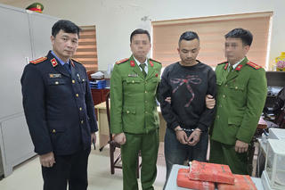 Đang đưa ‘mẻ hàng’ 18.000 viên ma túy đi tiêu thụ thì bị bắt giữ