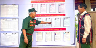 Phát huy vai trò của già làng, trưởng bản trong công tác bầu cử ở vùng cao Huế 