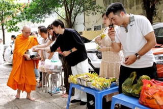 Cuối tuần đi chùa