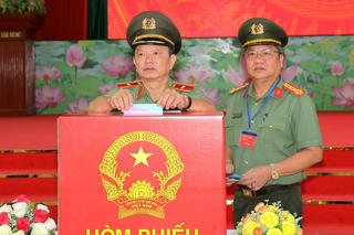 Cán bộ, chiến sĩ lực lượng vũ trang TP Cần Thơ tham gia bầu cử sớm