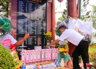 Tưởng niệm 38 năm ngày các chiến sĩ Hải quân hy sinh tại Gạc Ma