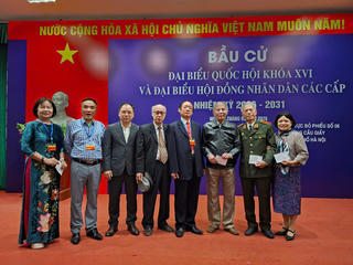 Cử tri Hà Nội hân hoan trong ngày bầu cử 