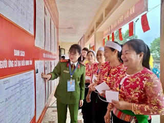 Khí thế rộn ràng ngày hội bầu cử trên quê hương Đất Tổ