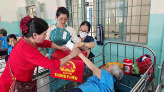 Phường Thới An (TP HCM): Mang thùng phiếu đến tận nơi giúp người khuyết tật thực hiện quyền bầu cử