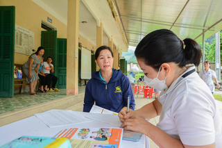 Tăng phụ cấp, hỗ trợ để tạo động lực cho nguồn nhân lực ngành Y tế