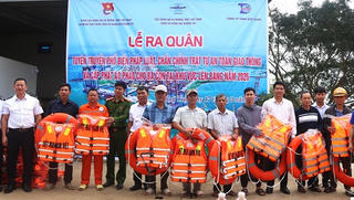 “Mặc áo phao - bảo vệ chính mình”: Thông điệp gửi người dân ven sông Gianh