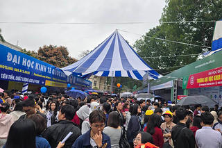 Phụ huynh, thí sinh và nỗi lo tăng học phí đại học