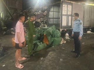 Hưng Yên: Phát hiện hơn 1,3 tấn nầm lợn bốc mùi hôi thối trên xe tải
