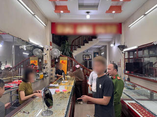 Bắt nhanh đối tượng cướp giật tại tiệm vàng 