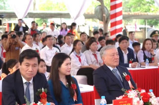 Phó Thủ tướng Nguyễn Hòa Bình dự lễ khởi công trường nội trú liên cấp tại Hà Tĩnh