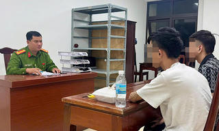 Bắt giữ 2 đối tượng trốn nã trở về từ Campuchia