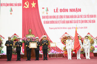 Vùng 2 Hải quân đón nhận danh hiệu Anh hùng Lực lượng vũ trang nhân dân lần thứ 2 của Tiểu đoàn DK1 và Huân chương Bảo vệ Tổ quốc hạng Nhất của Vùng