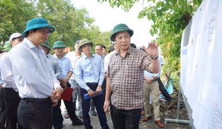 Đẩy nhanh tiến độ dự án Quốc lộ 15D nối cảng Mỹ Thủy với cao tốc Cam Lộ - La Sơn