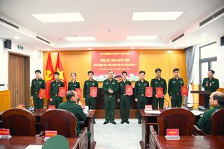 Quân khu 5 tiếp nhận 16 bác sĩ quân y trẻ về đơn vị công tác