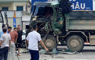 Tai nạn giao thông liên hoàn khiến một tài xế tử vong, ba ô tô hư hỏng nặng