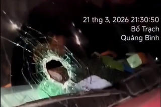 Nhiều xe vỡ kính trong đêm trên cao tốc qua Quảng Trị