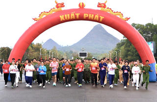 Hơn 3.500 người hưởng ứng “Ngày chạy Olympic vì sức khỏe toàn dân” tại Lai Châu
