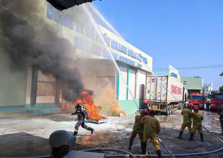 Khánh Hòa diễn tập phương án chữa cháy tại khu công nghiệp Suối Dầu