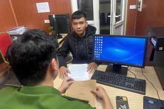 Công an 'vào cuộc' vụ nam thanh niên đánh chị họ giữa đường ở Hà Nội