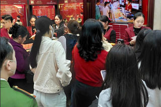 Vì sao giá vàng trong nước chênh lệch 28 triệu/lượng so với giá thế giới?