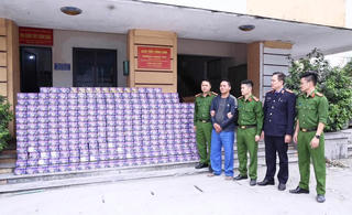 Thưởng đột xuất các đơn vị triệt phá đường dây buôn pháo hoa nổ xuyên biên giới